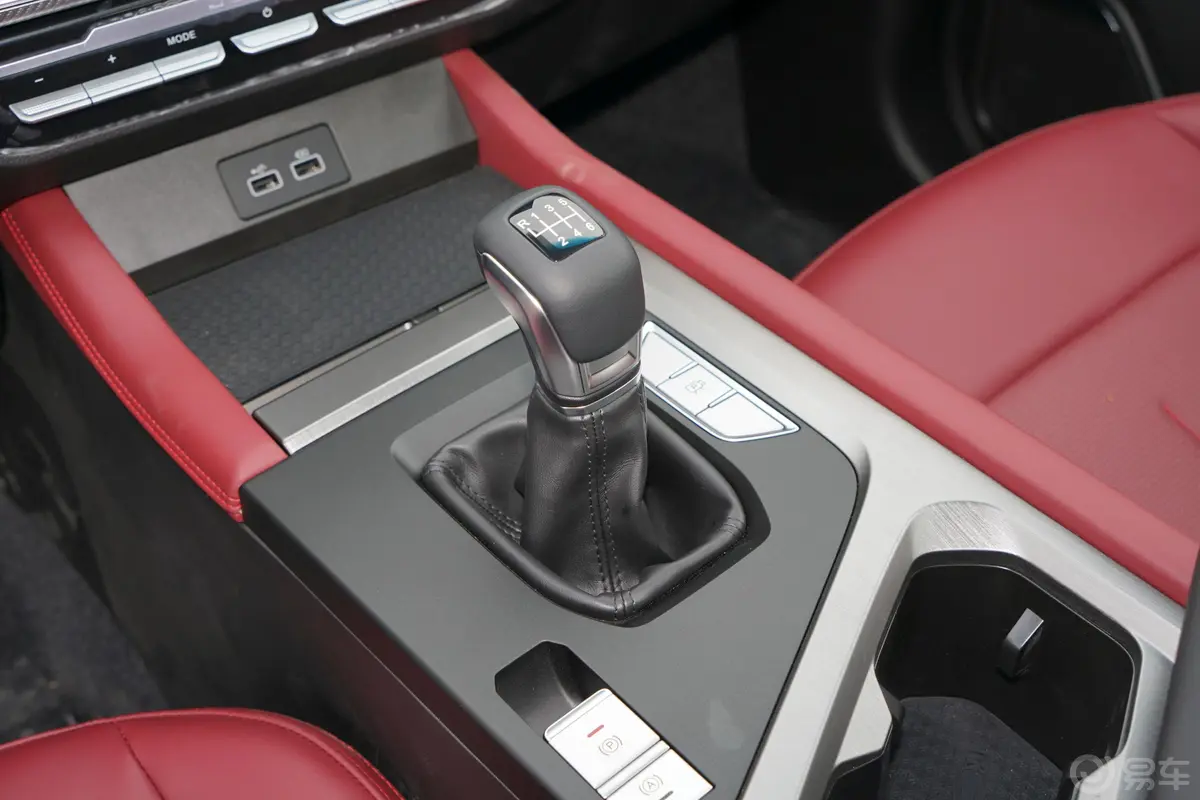 捷途X70S1.5T 手动热爱版 5座换挡装置