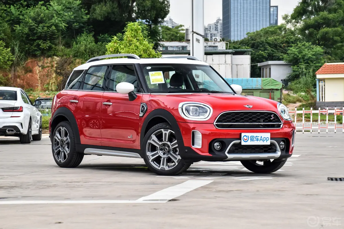 MINI COUNTRYMAN改款 2.0T COOPER S ALL4侧前45度车头向右水平