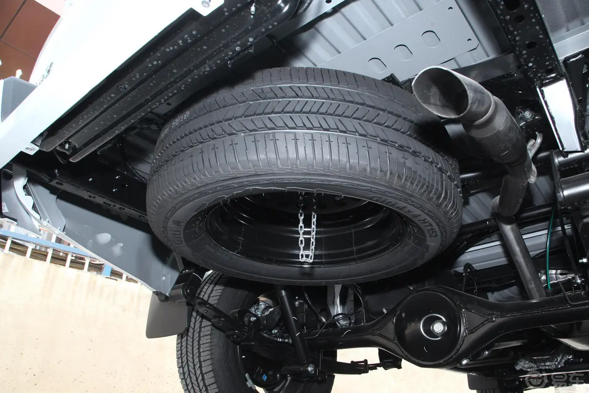 锐骐72.3T 自动四驱平底标准货箱标准型 柴油备胎