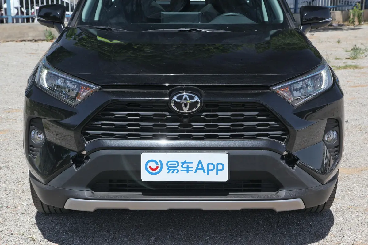 RAV4荣放2.0L CVT两驱风尚版外观细节