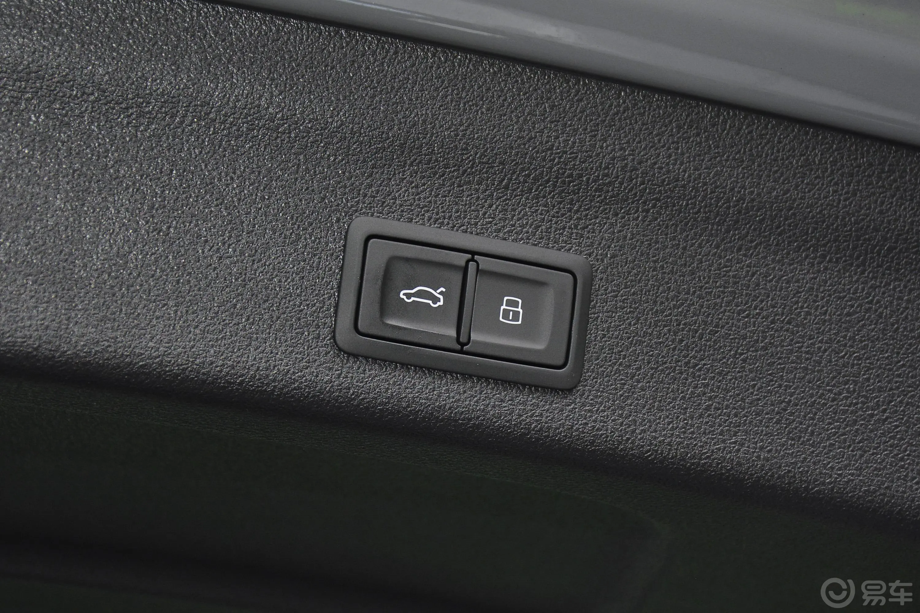 奥迪RS 64.0T Avant电动尾门按键（手动扶手）