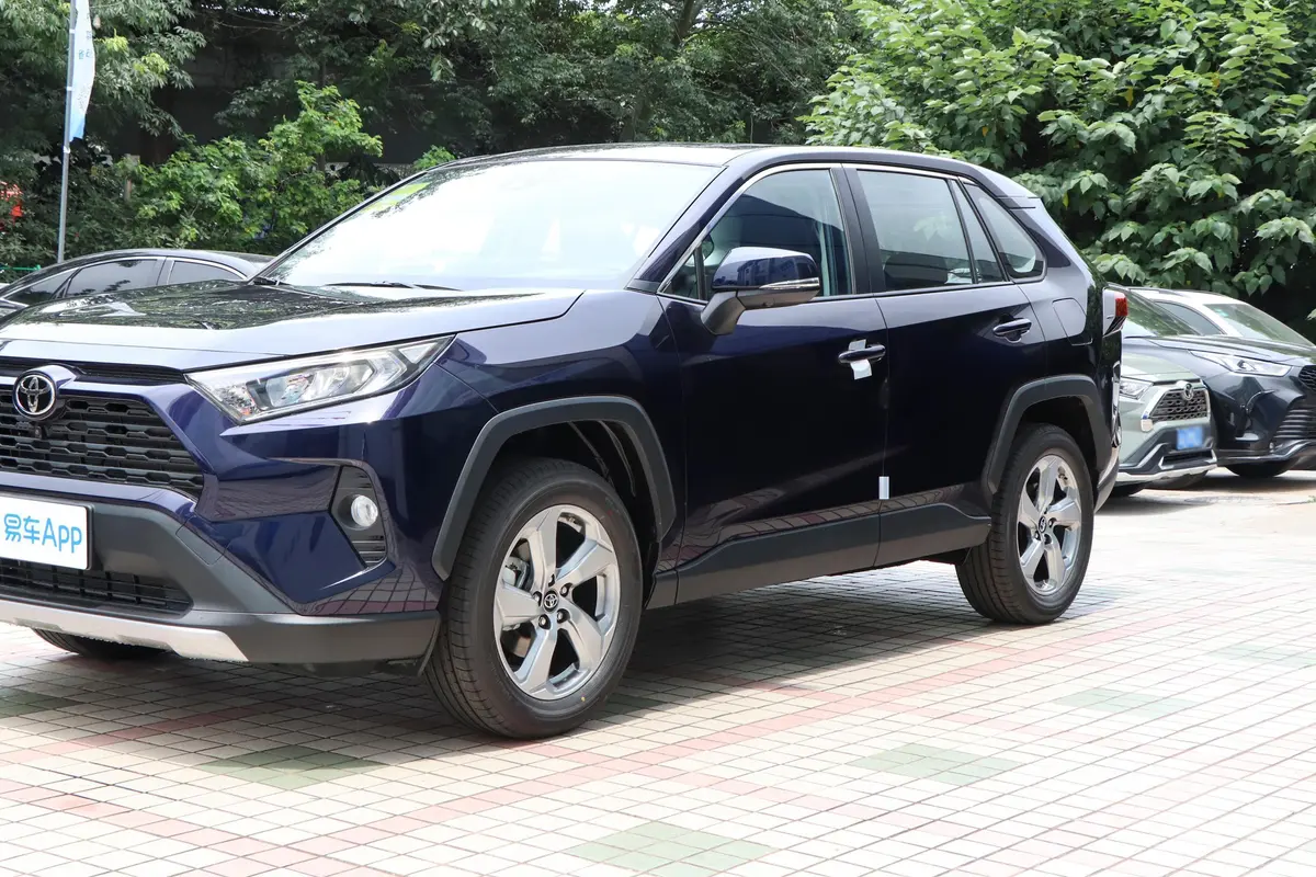 RAV4荣放2.0L CVT两驱风尚版外观细节