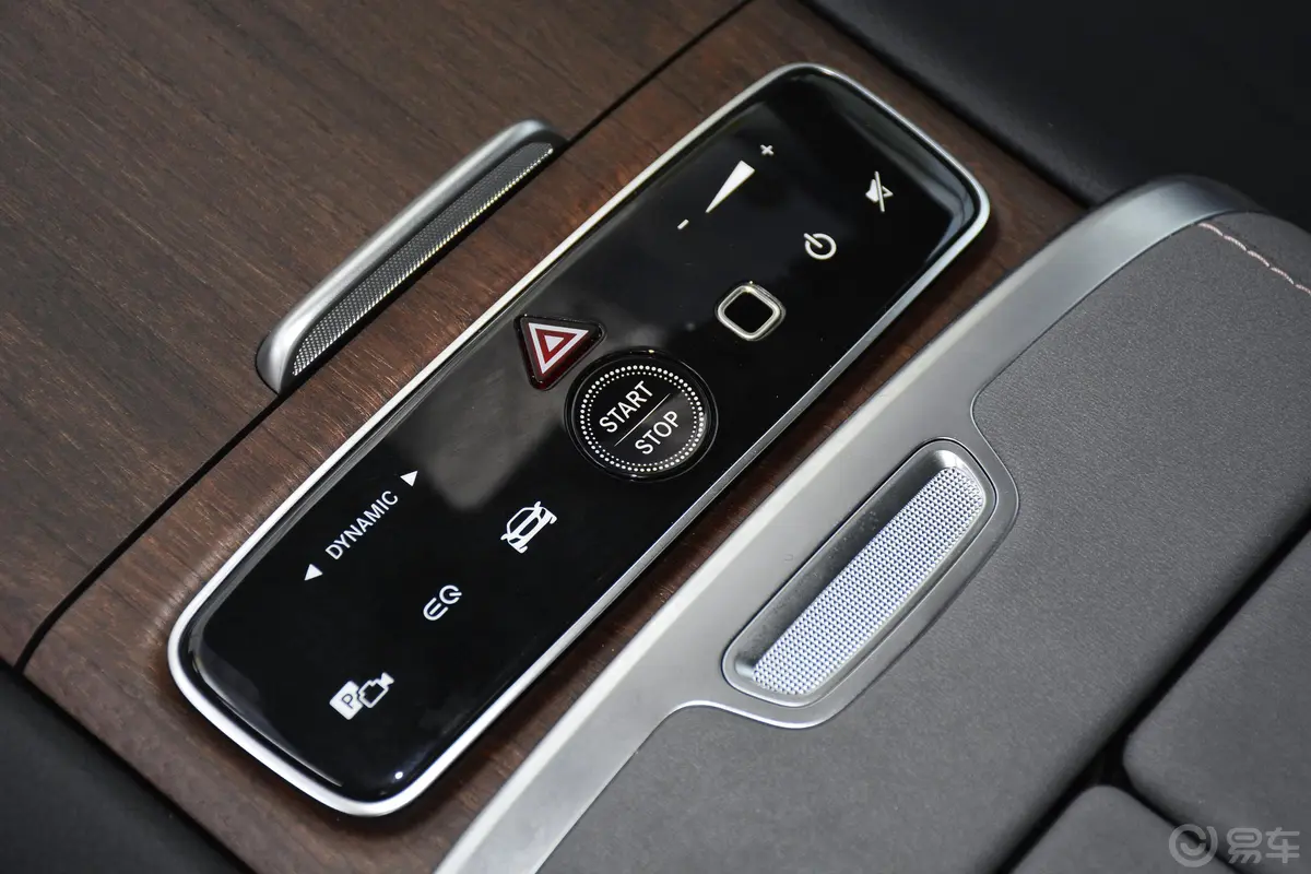 奔驰EQS改款 450+ 先锋版钥匙孔或一键启动按键