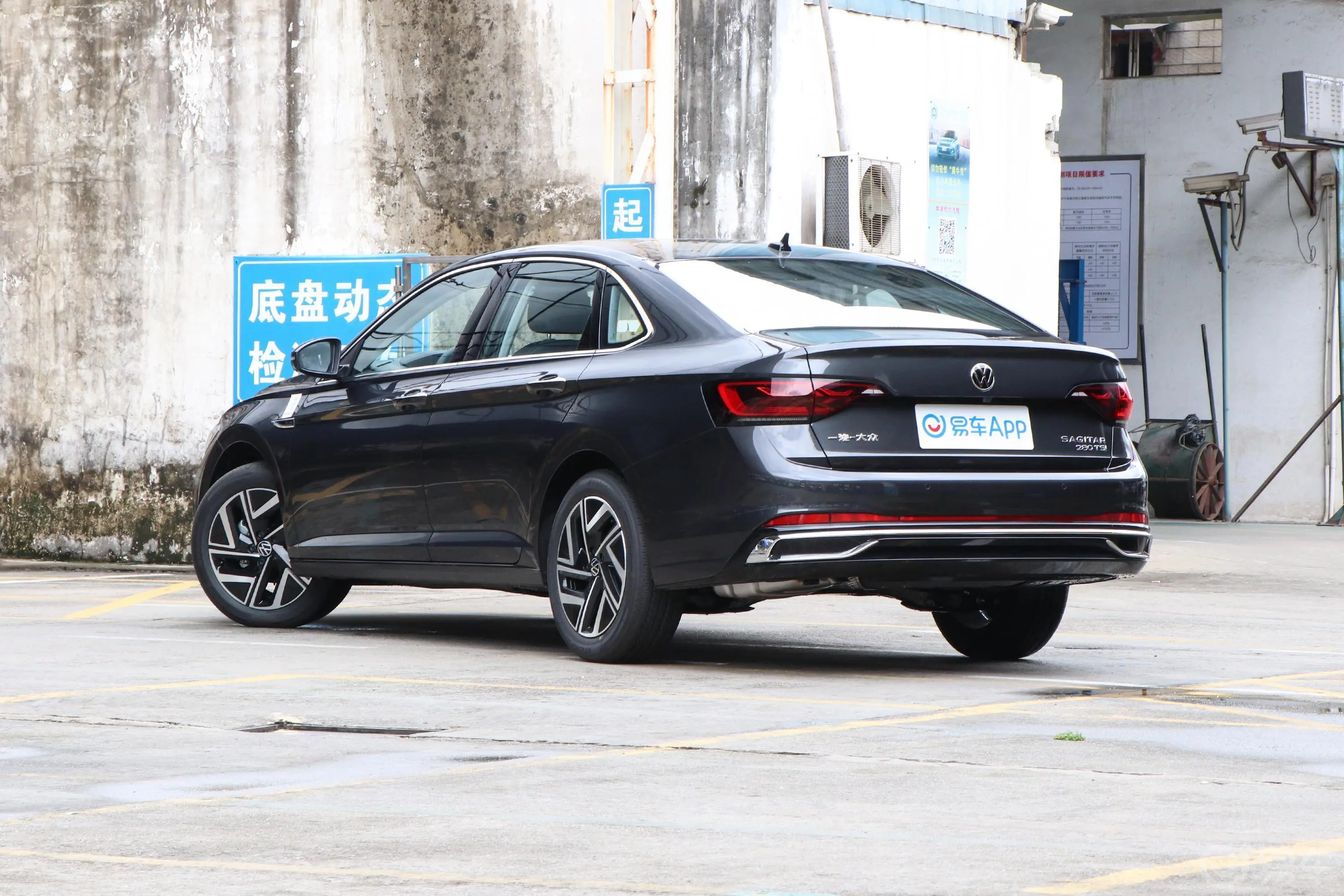 速腾280TSI 双离合超越Plus版侧后45度车头向左水平