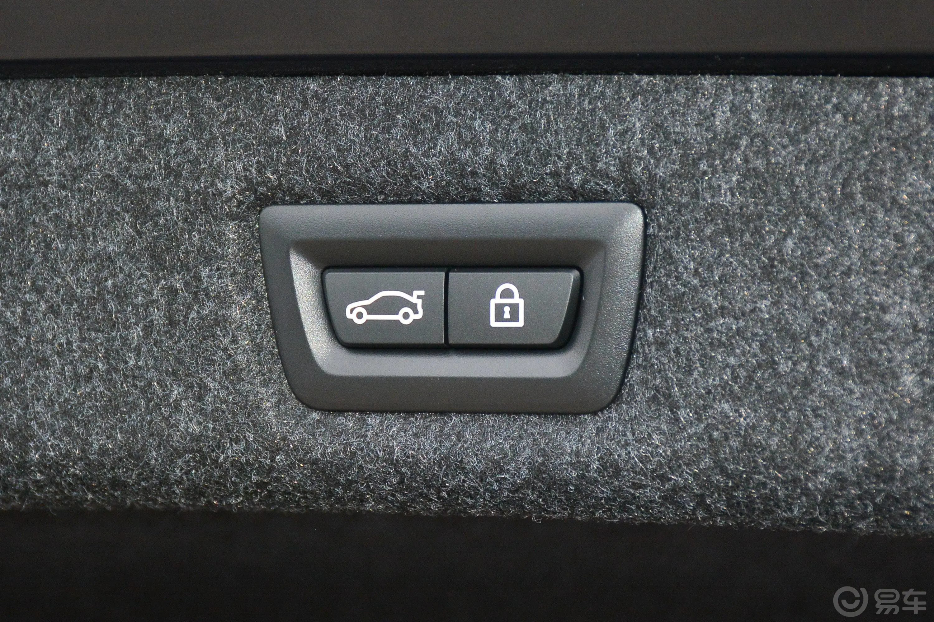 宝马5系改款二 530Li 尊享型 豪华套装电动尾门按键（手动扶手）
