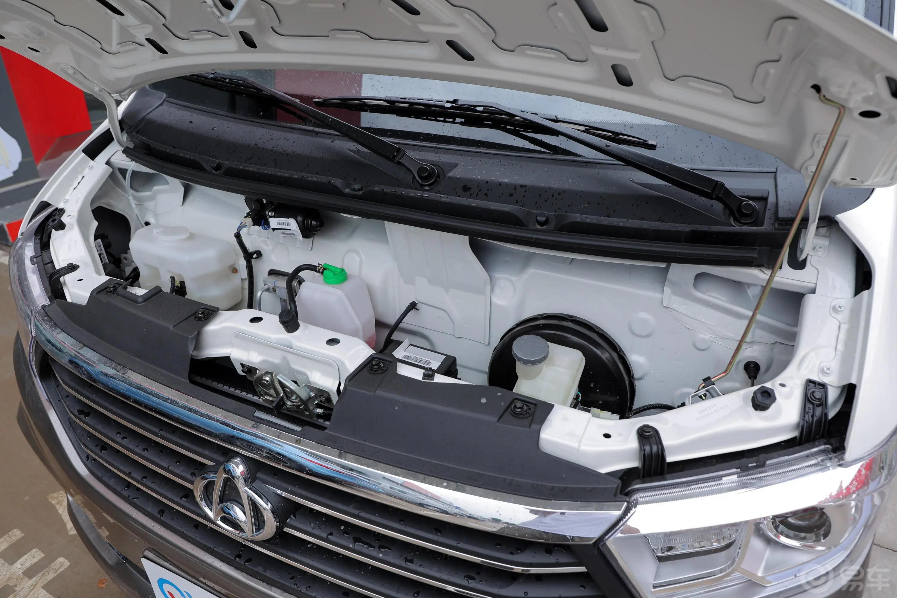 跨越星V31.5L 厢式豪华型 2座外观