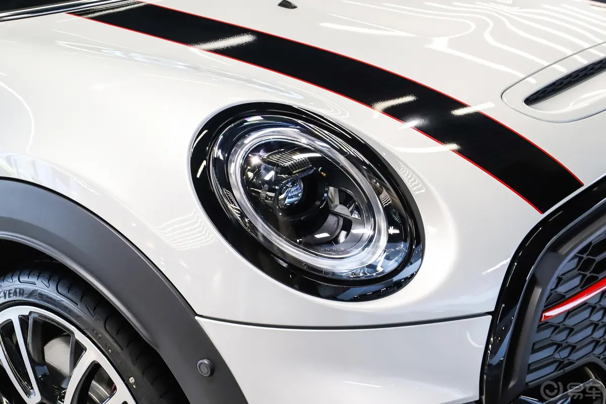 MINI JCW2.0T JOHN COOPER WORKS ALL-IN大灯侧45度俯拍