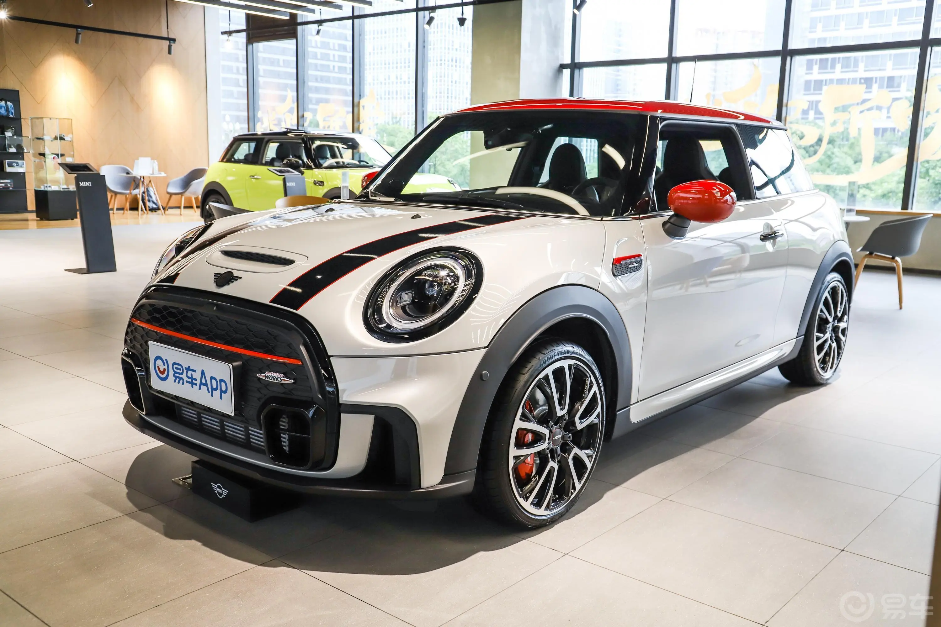 MINI JCW2.0T JOHN COOPER WORKS ALL-IN侧前45度车头向左水平