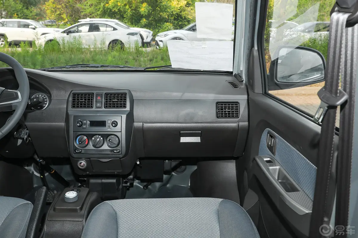 五菱荣光EV300km 封窗版基本型 鹏辉电池 5座副驾驶位区域