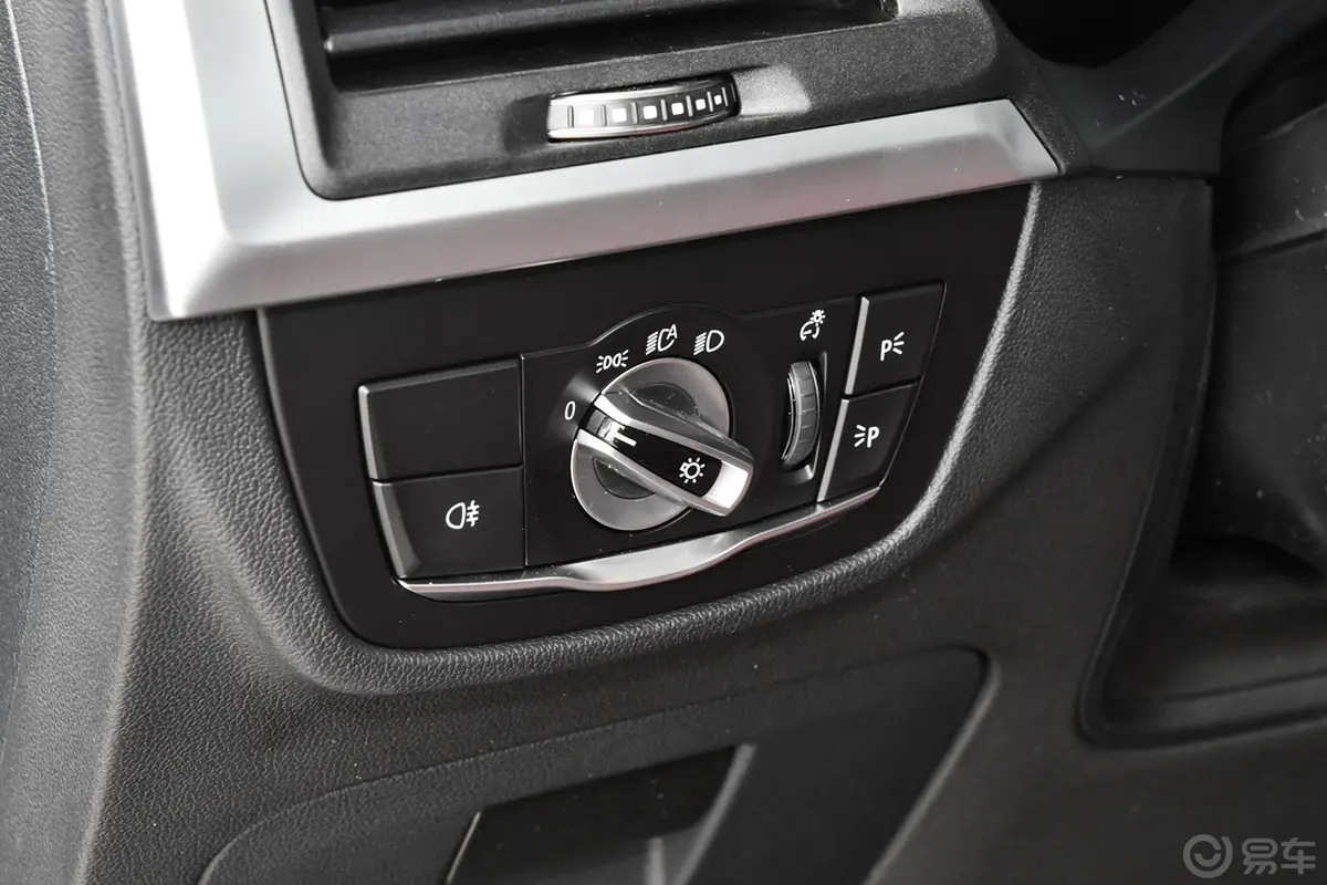 宝马X4改款 xDrive30i M运动曜夜套装灯光控制区