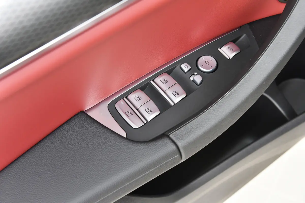 宝马X4改款 xDrive30i M运动曜夜套装车窗调节整体