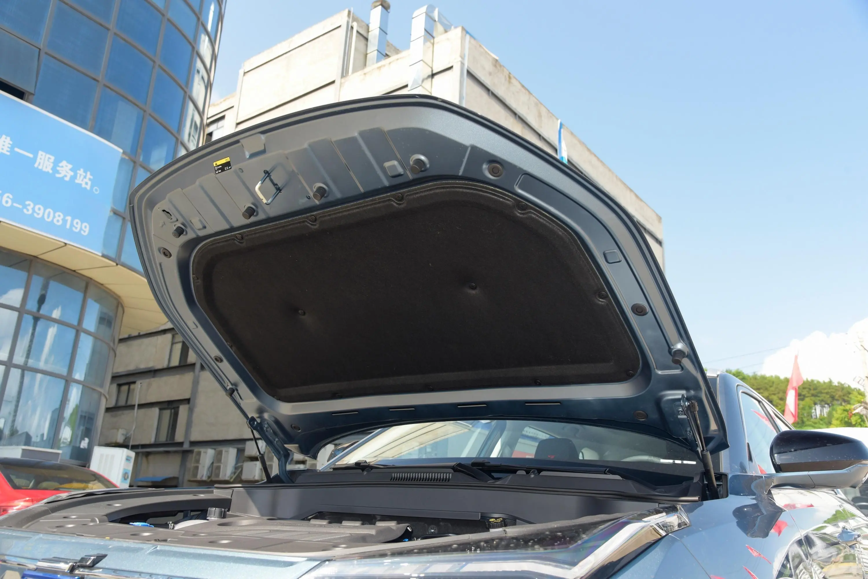 长安欧尚Z61.5T 双离合智领型发动机舱盖内侧