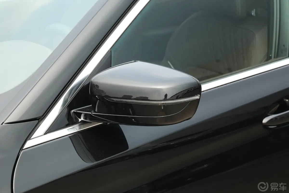 宝马5系 插电混动改款二 535Le 先锋版M运动套装主驾驶后视镜背面