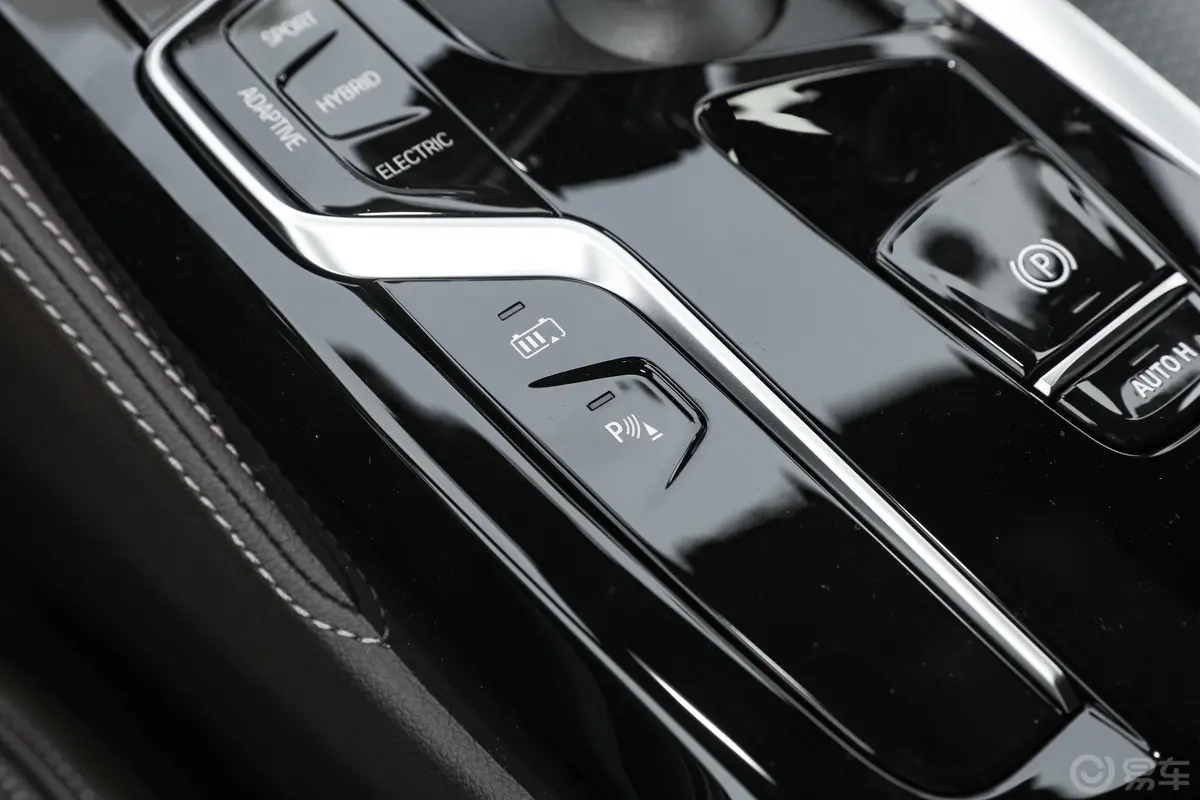 宝马5系 插电混动改款二 535Le 先锋版M运动套装内饰
