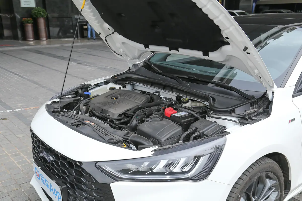 福克斯三厢 EcoBoost 180 ST-Line动力底盘