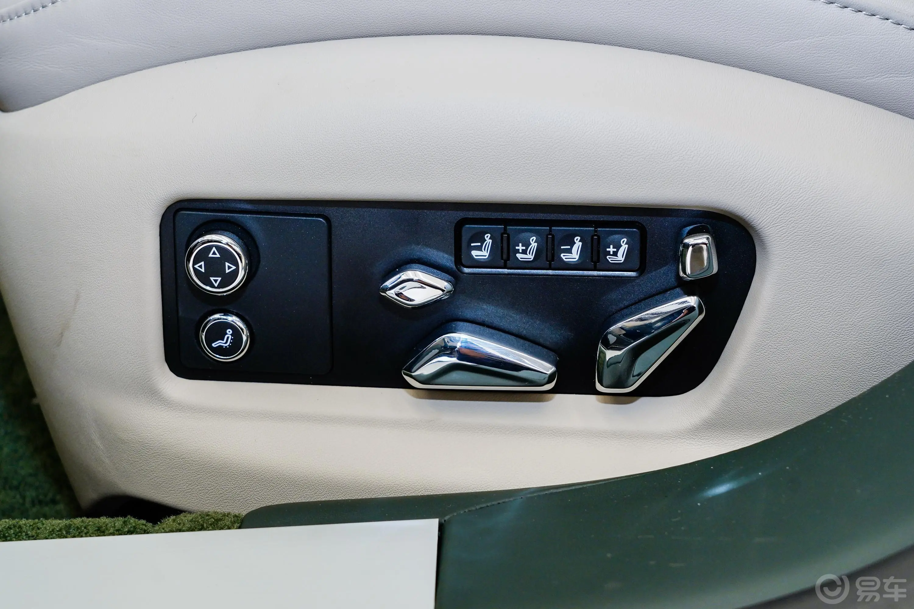 飞驰4.0T V8 标准版主驾座椅调节