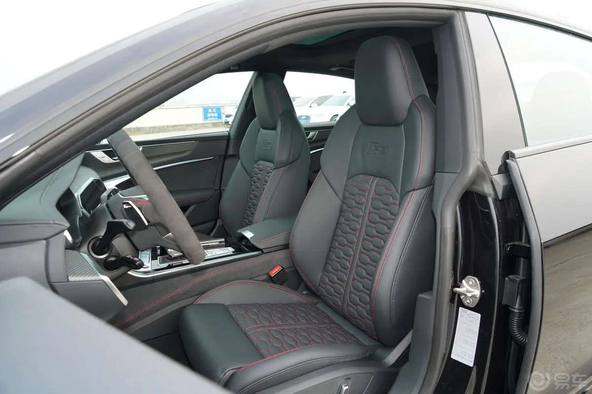 奥迪RS 74.0T Sportback驾驶员座椅