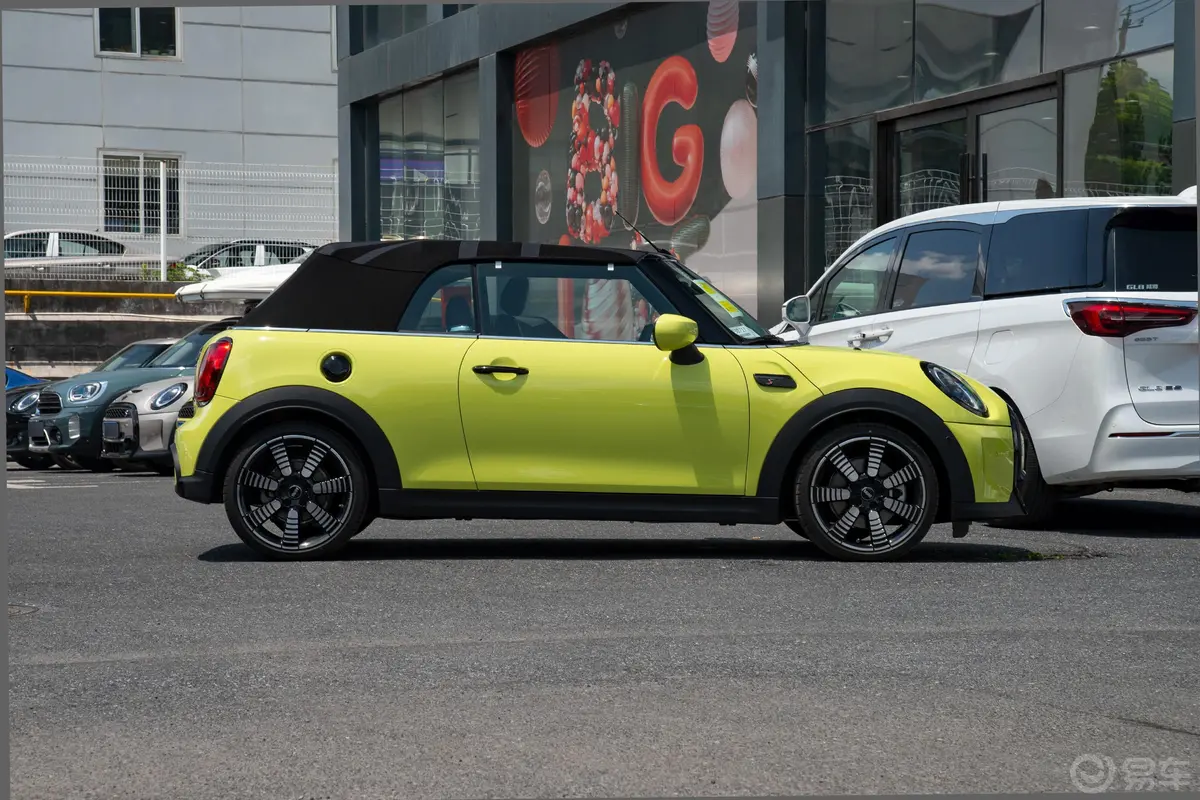 MINI CABRIO2.0T COOPER S CABRIO 艺术家正侧车头向右水平