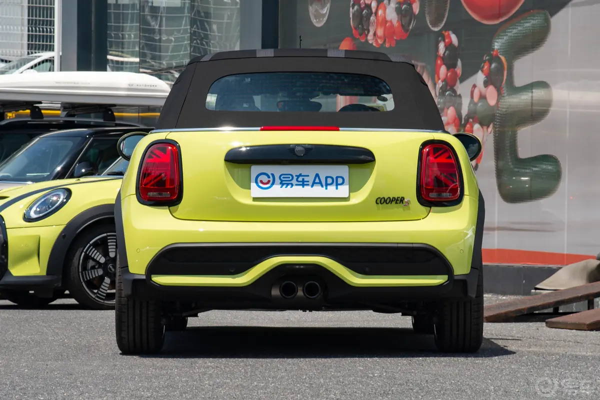 MINI CABRIO2.0T COOPER S CABRIO 艺术家正后水平