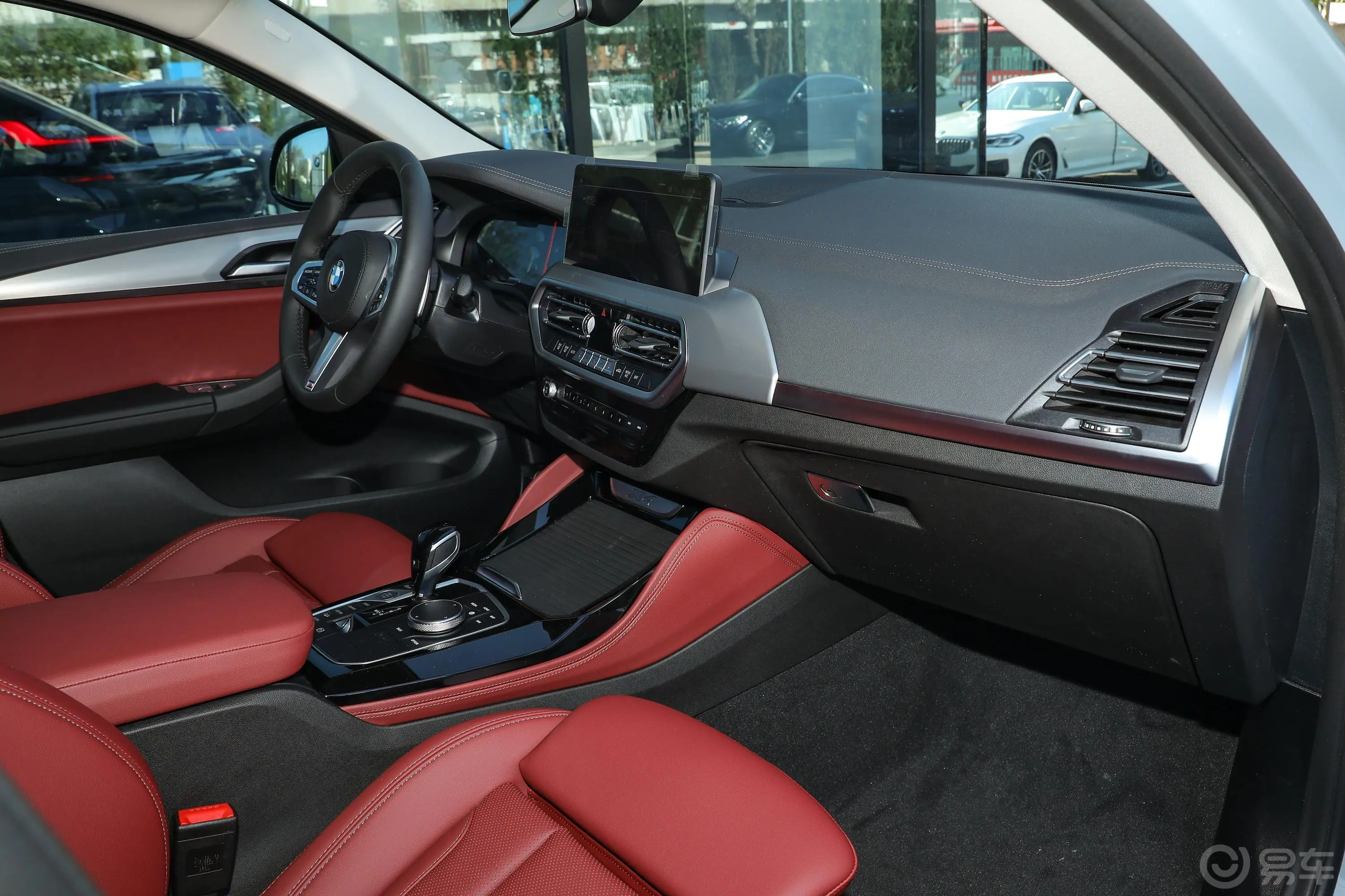 宝马X4xDrive30i M运动套装内饰全景副驾驶员方向