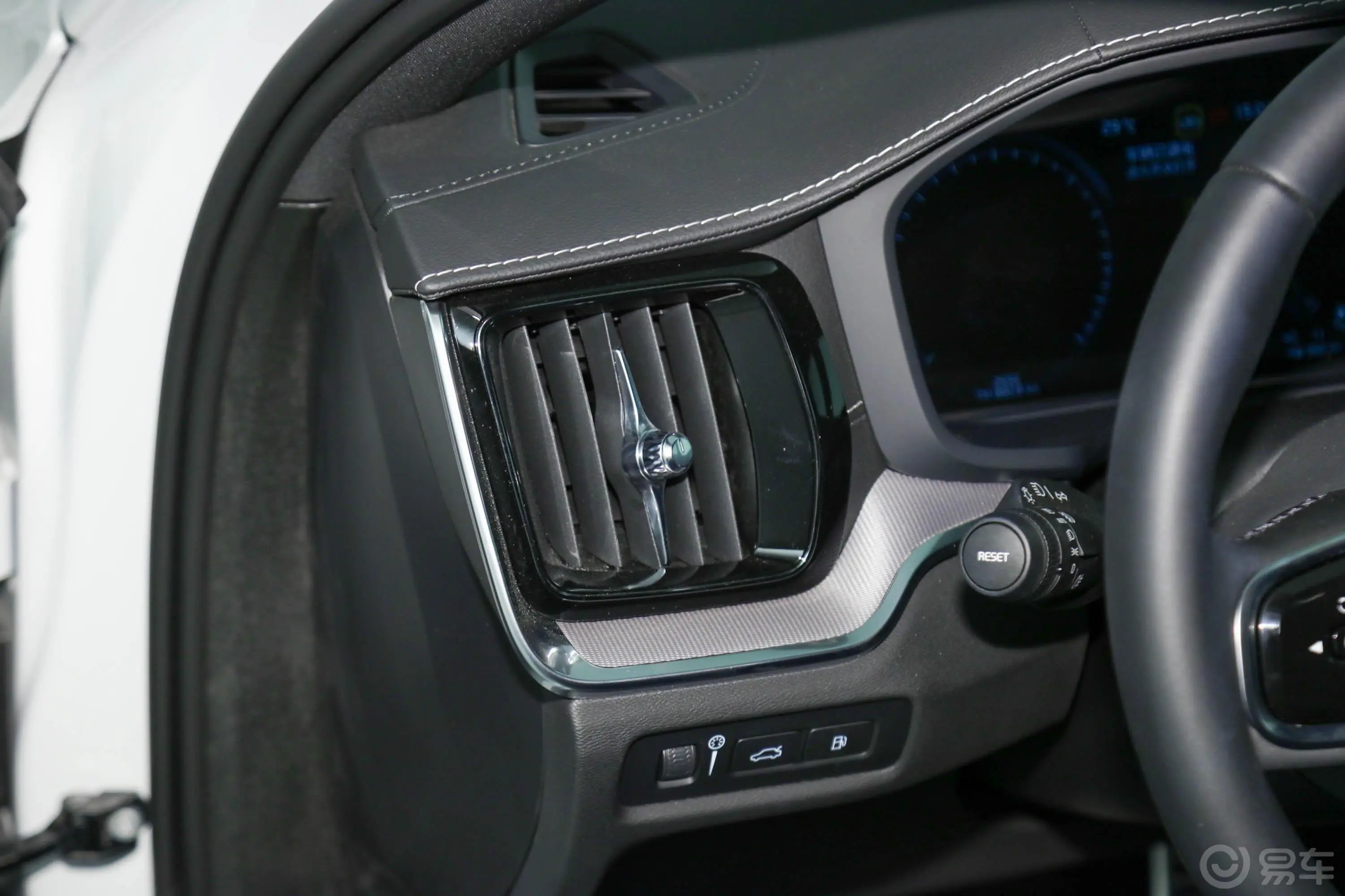 沃尔沃S60新能源改款 T8 四驱智雅运动版内饰