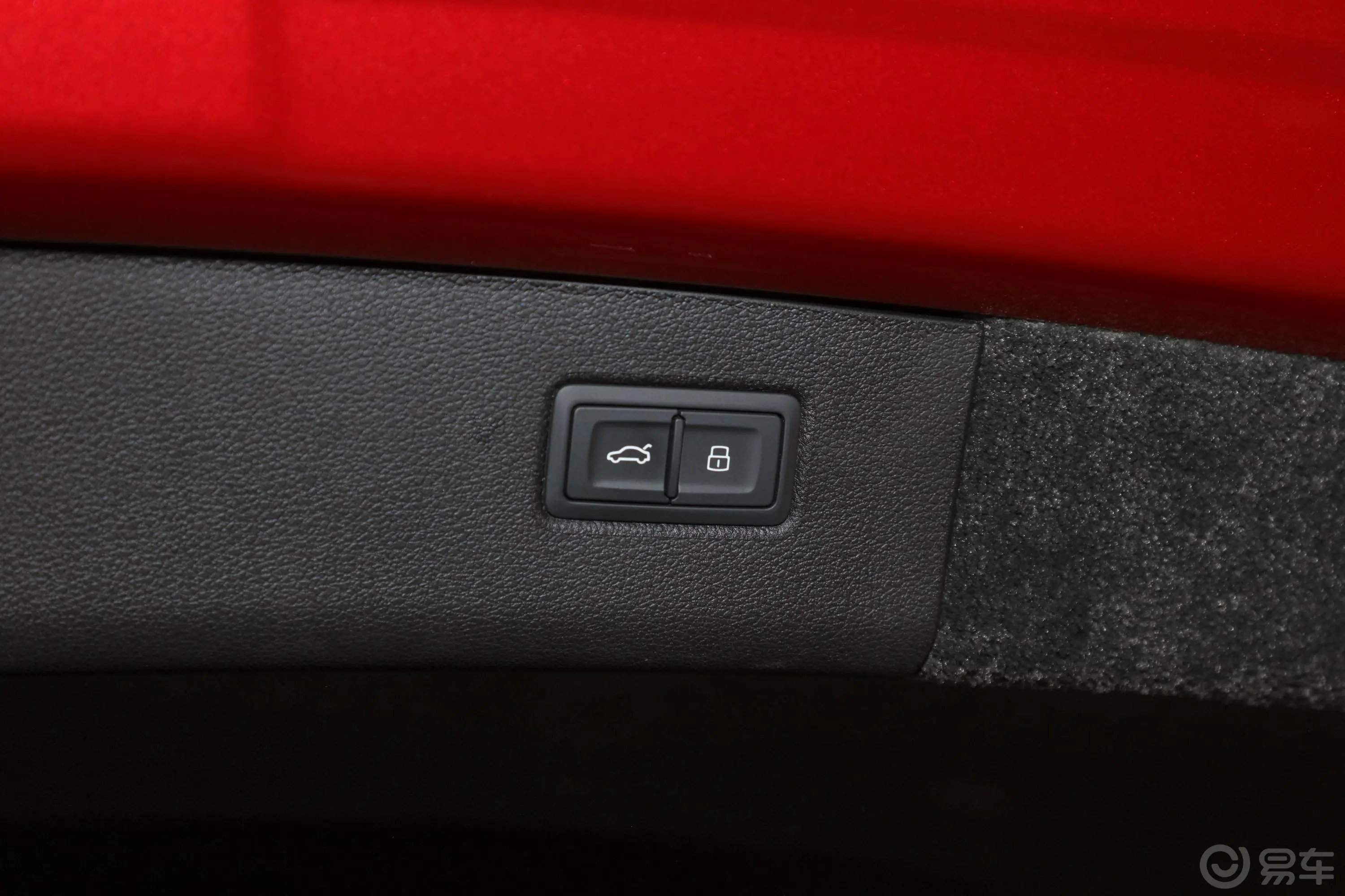 添越4.0T V8 S电动尾门按键（手动扶手）