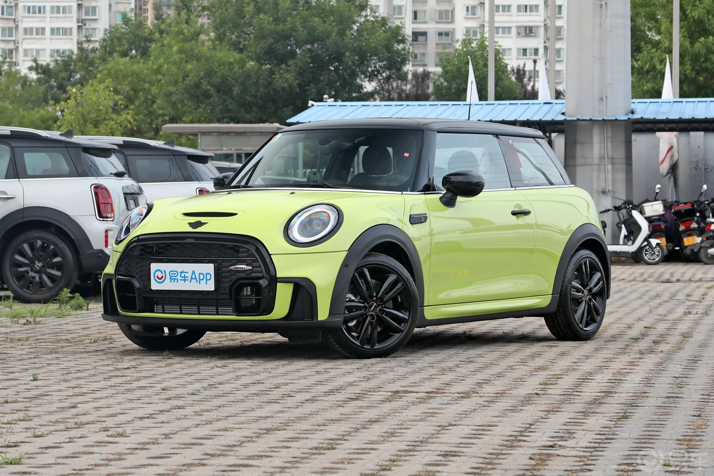 MINI2.0T COOPER S 赛车手侧前45度车头向左水平