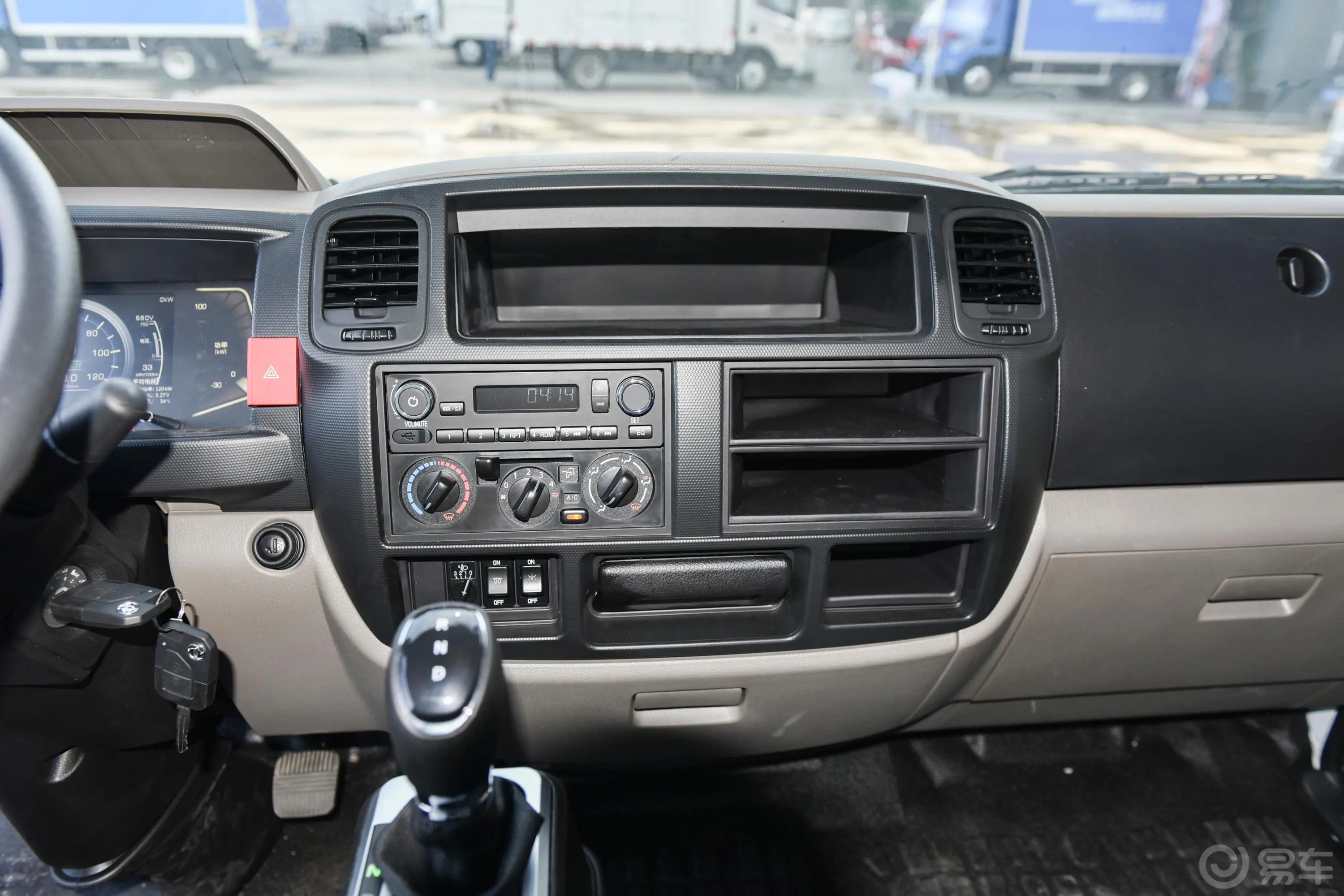 凯普特K6 EVEV350 4.13米单排厢式中控台整体