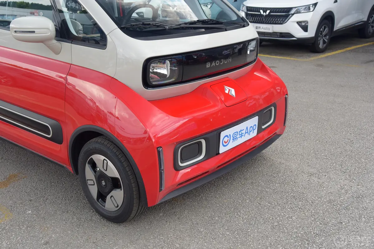 宝骏KiWi EV305km 设计师轻享版 多氟多新能源31.9kWh三元锂外观