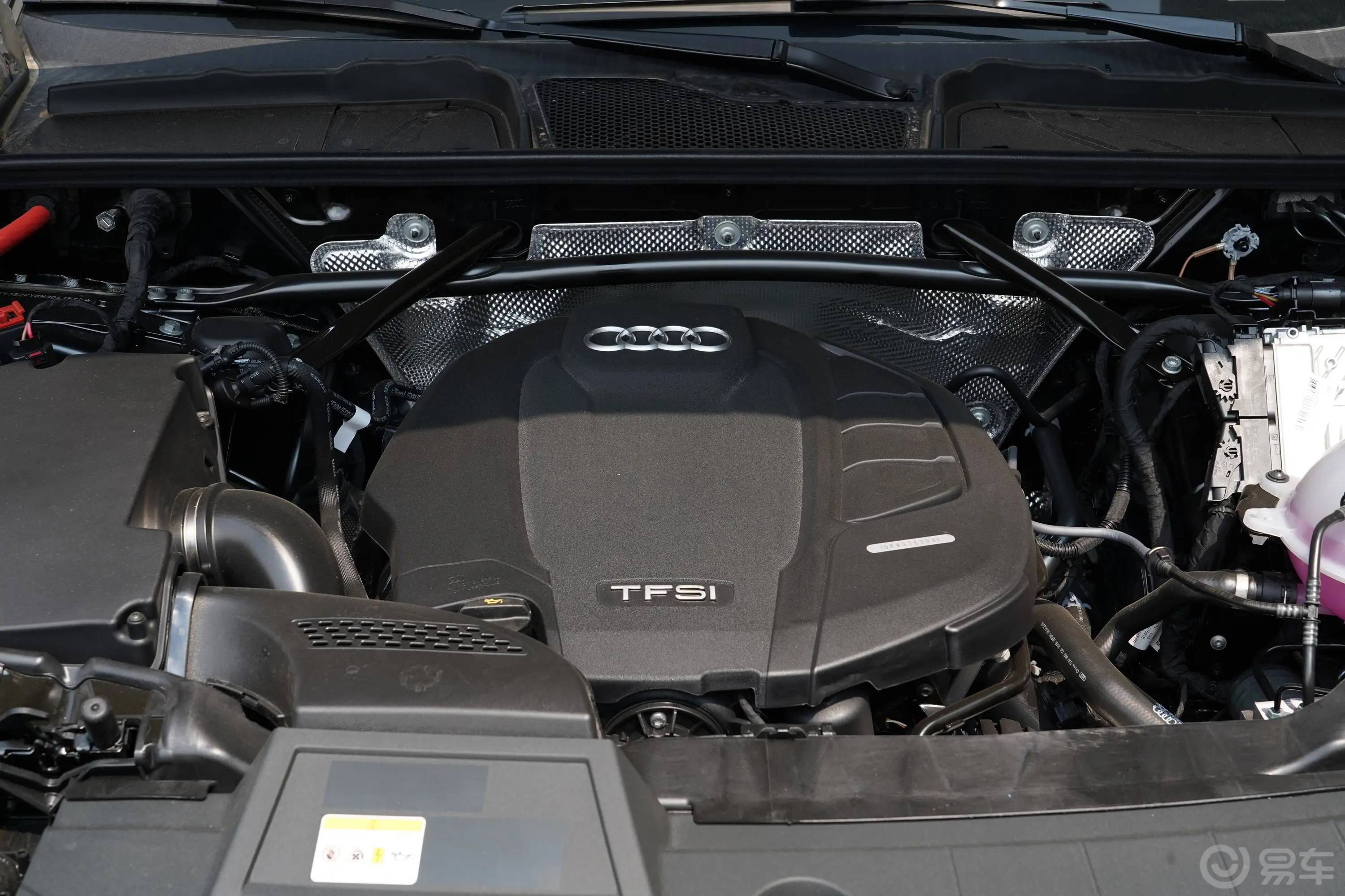 奥迪Q5L改款 45 TFSI 臻选动感型发动机特写