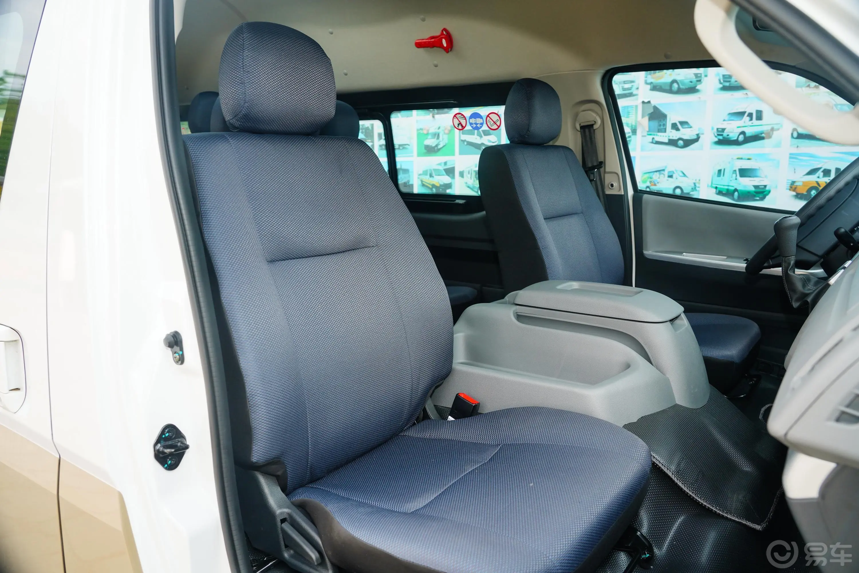 风景G9商旅版 2.4L 长轴高顶客车 10-14座副驾驶座椅