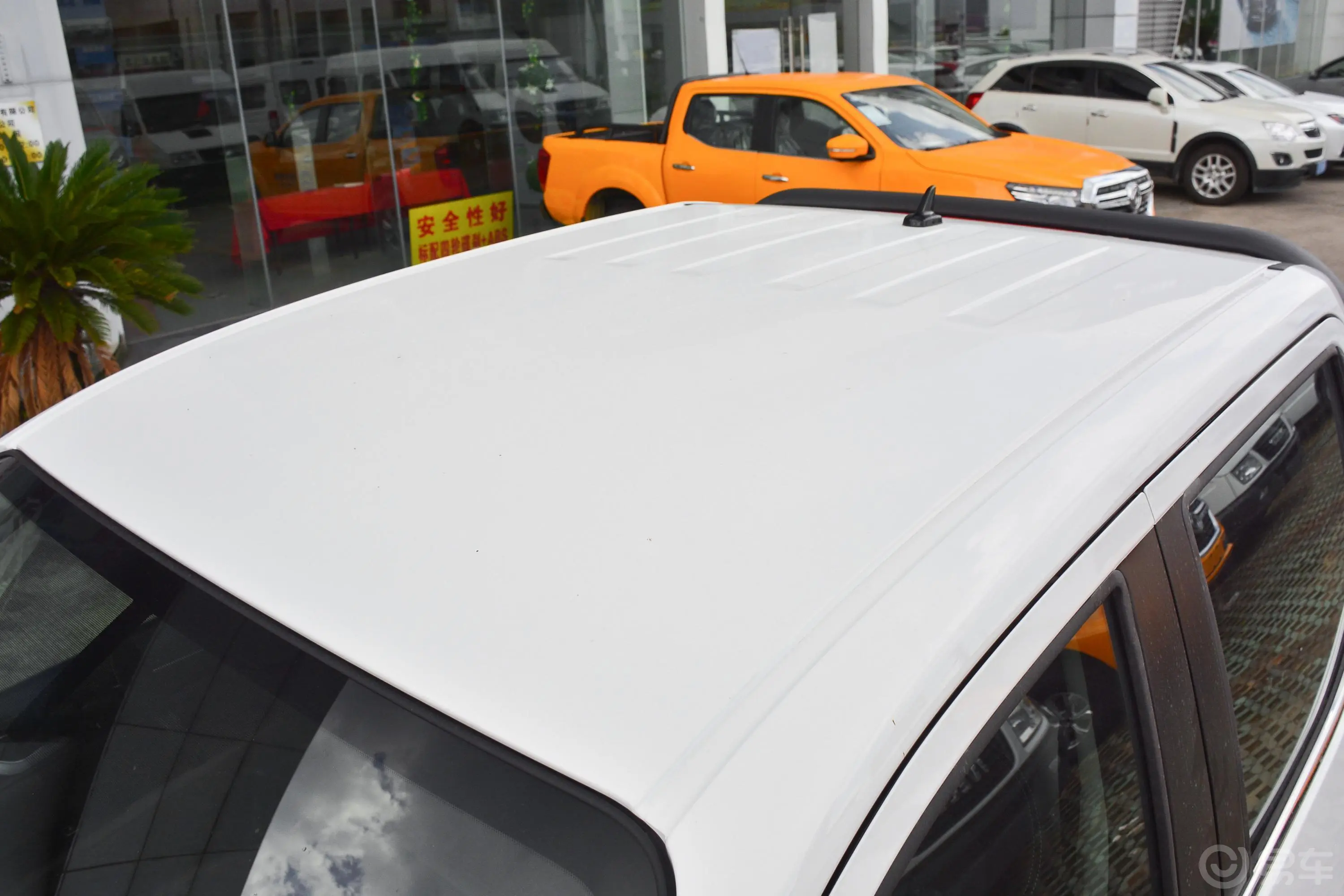 锐骐72.3T 自动两驱平底标准货箱标准型 柴油天窗