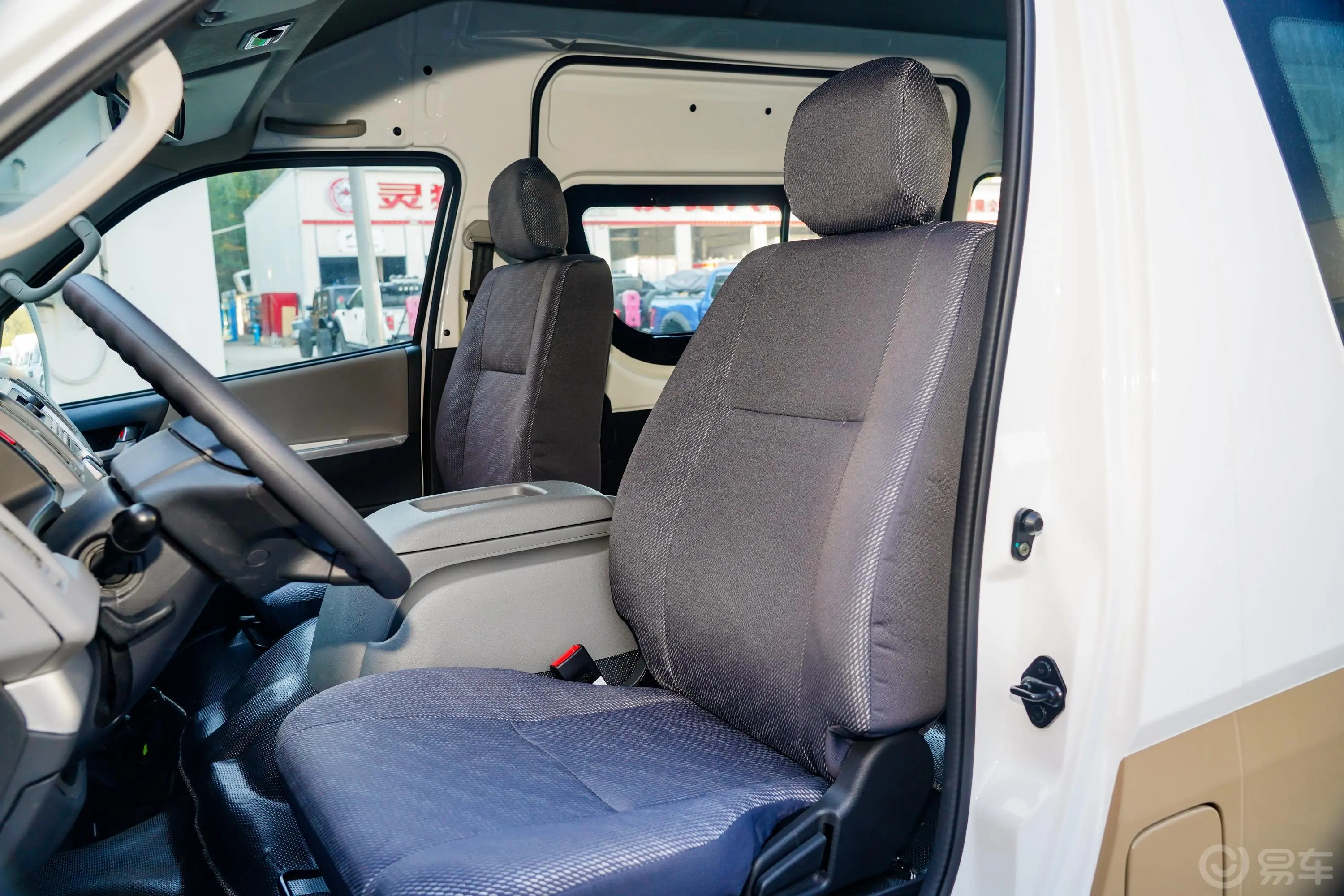风景G9商运版 2.4L 长轴高顶明窗 6座驾驶员座椅