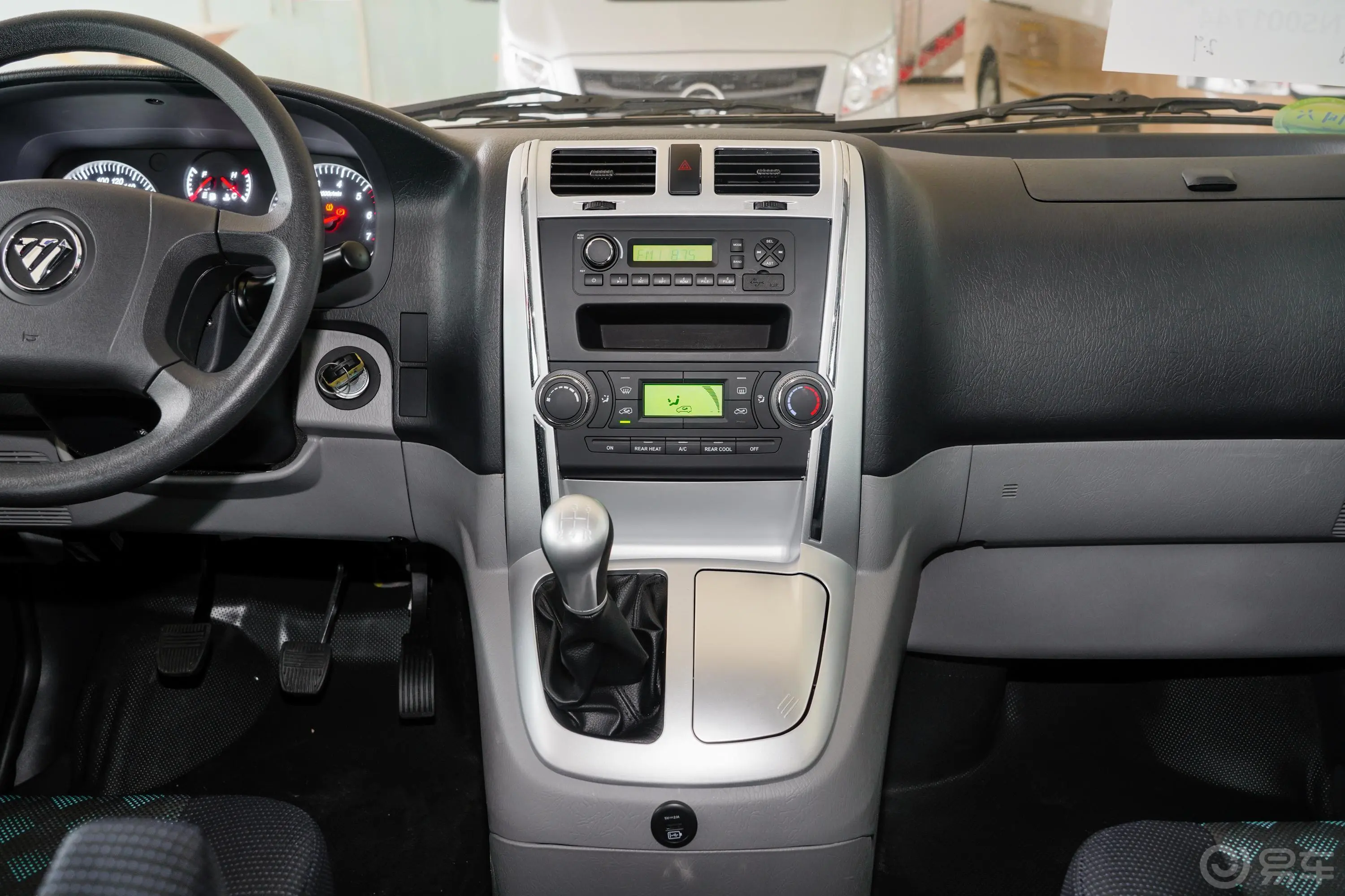 风景G52.4L 手动 明窗 商运版 5/6座 汽油中控台整体