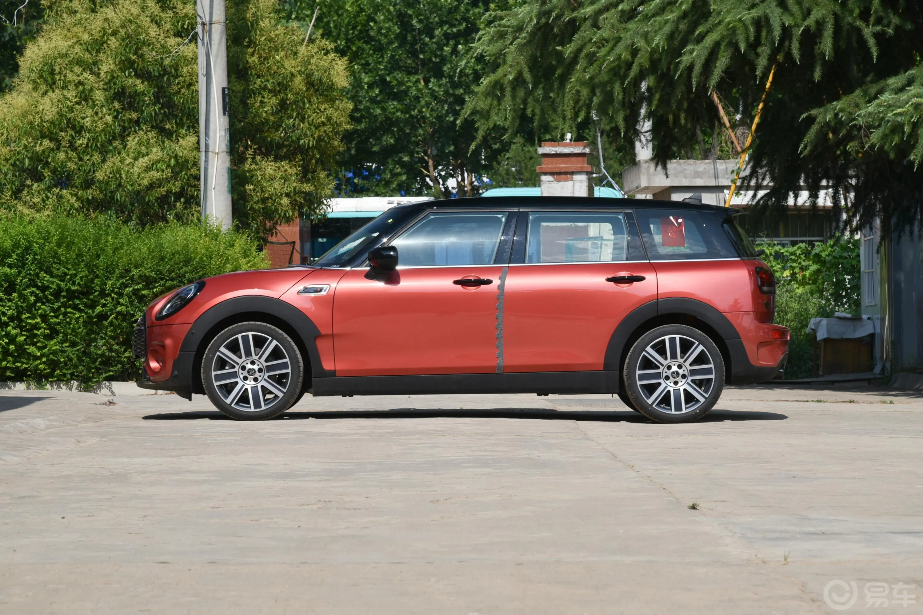 MINI CLUBMAN2.0T COOPER S 鉴赏家正侧车头向左水平