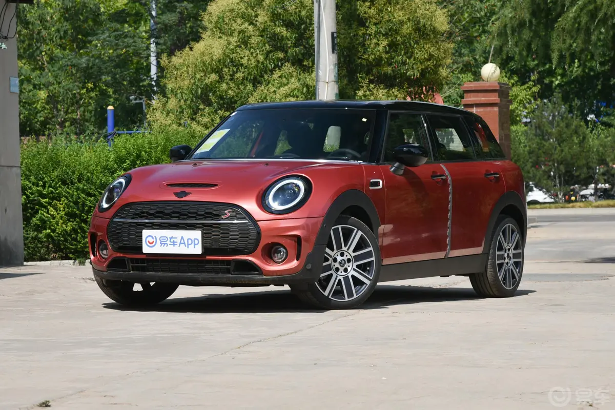 MINI CLUBMAN2.0T COOPER S 鉴赏家侧前45度车头向左水平