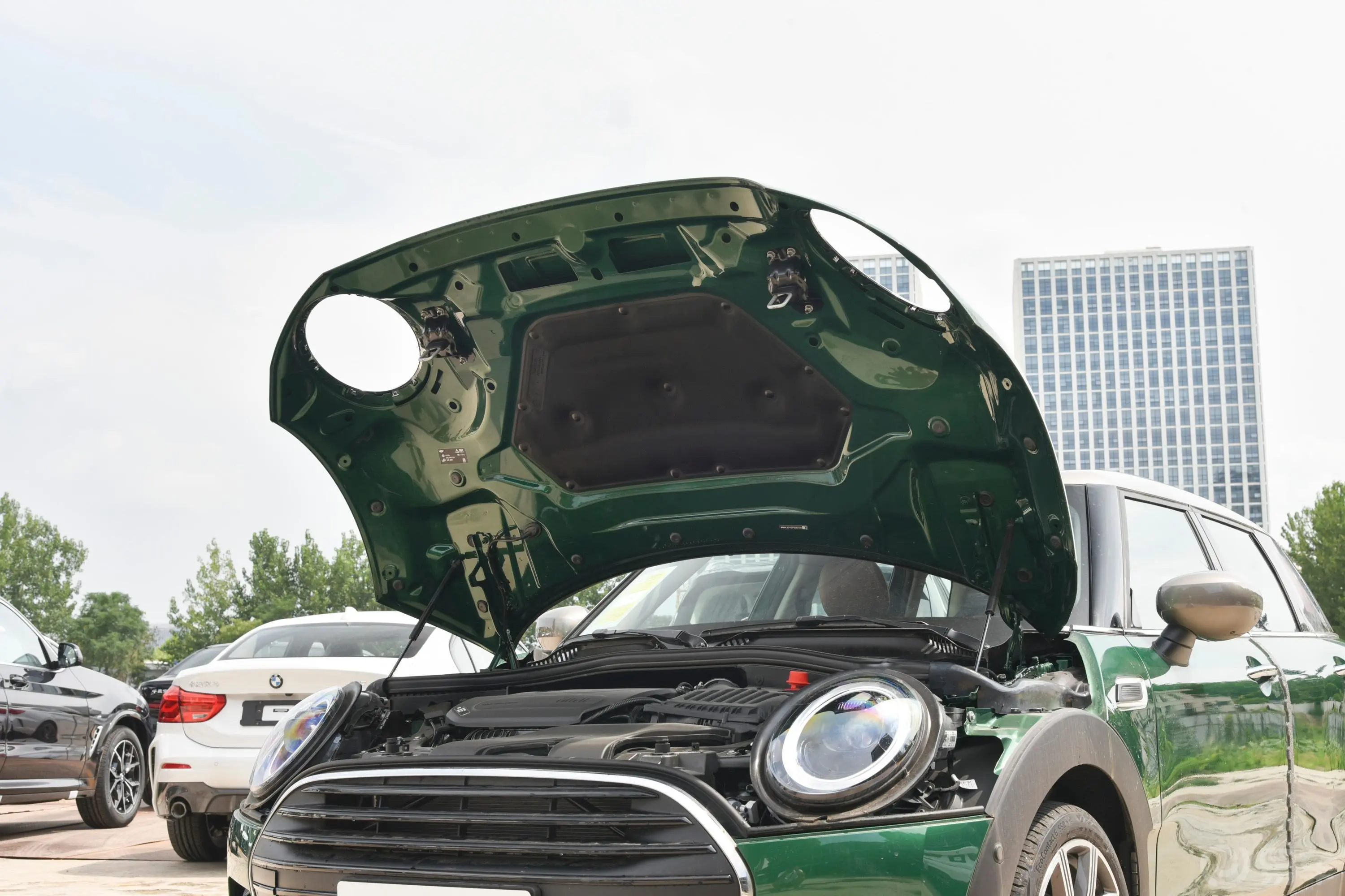 MINI CLUBMAN2.0T COOPER S 鉴赏家发动机舱盖内侧