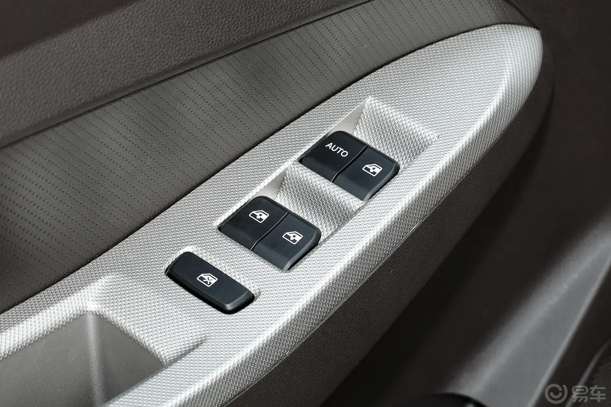 五菱宏光S1.5L 手动舒适型车窗调节整体