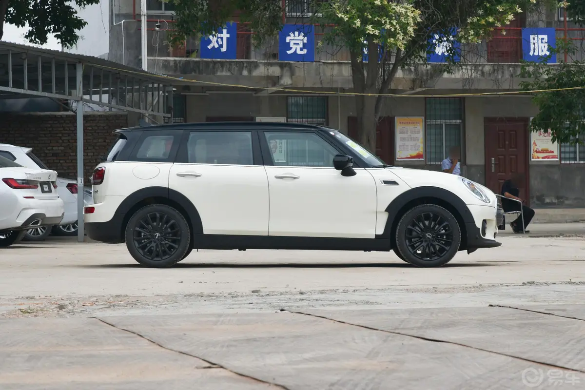 MINI CLUBMAN1.5T COOPER 经典派正侧车头向右水平