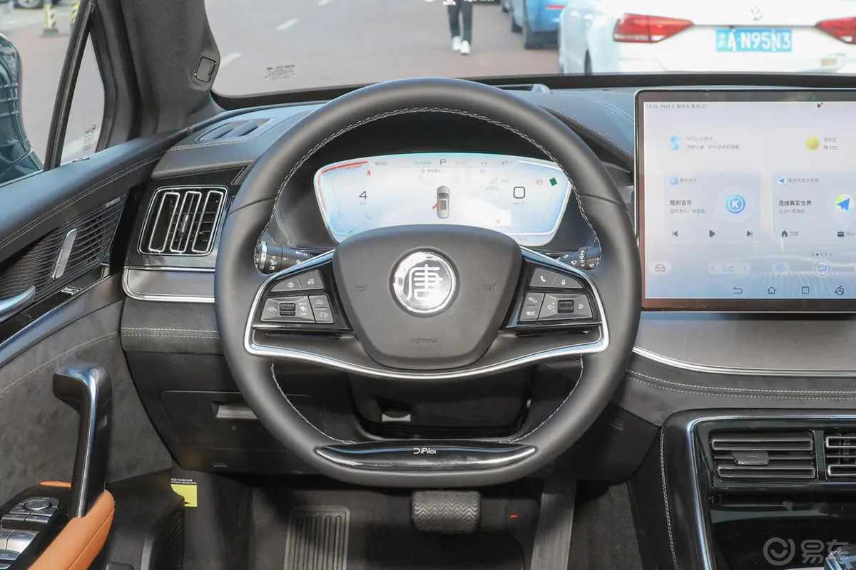 唐新能源EV 730km 前驱尊享型方向盘