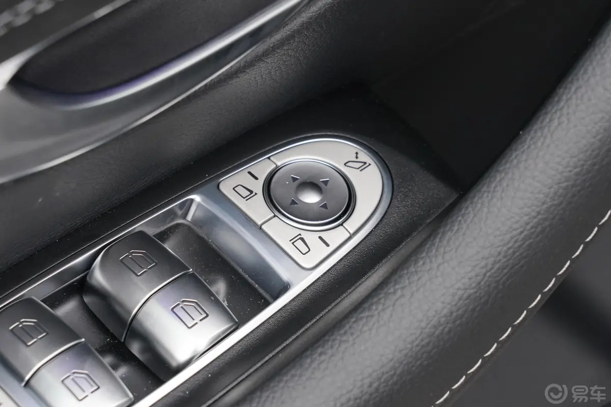 奔驰E级 插电混动改款三 E 350 e L 插电式混合动力运动轿车后视镜调节键