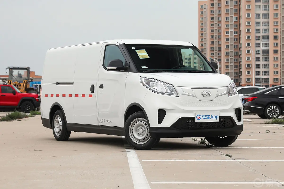 大通EV30302km 长轴标准版发动机舱盖内侧