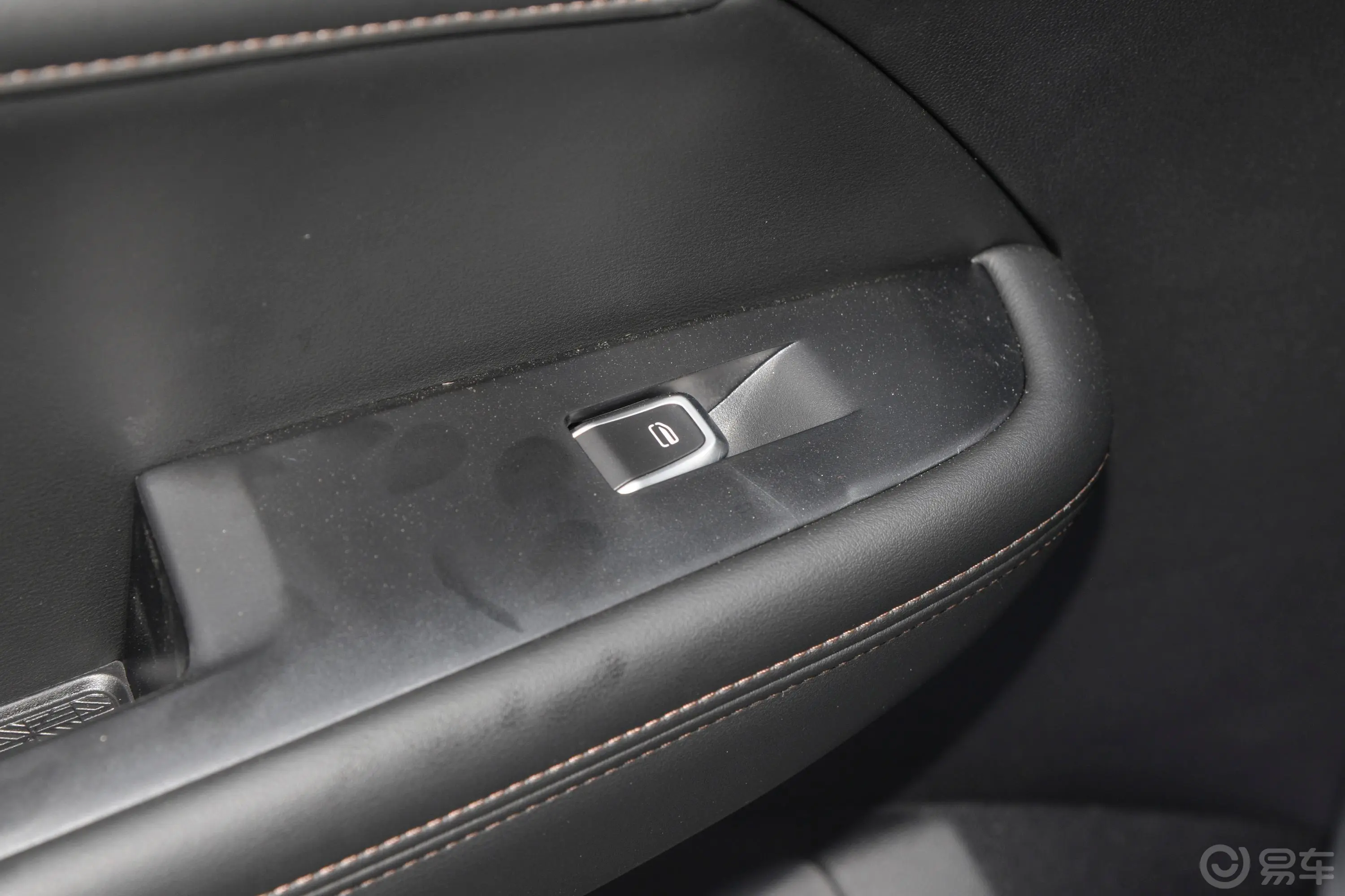 五菱佳辰1.5L 手动畅享舒适型后车窗调节