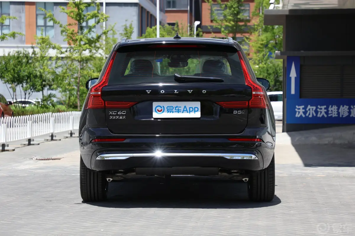 沃尔沃XC60B5 四驱智远豪华版正后水平