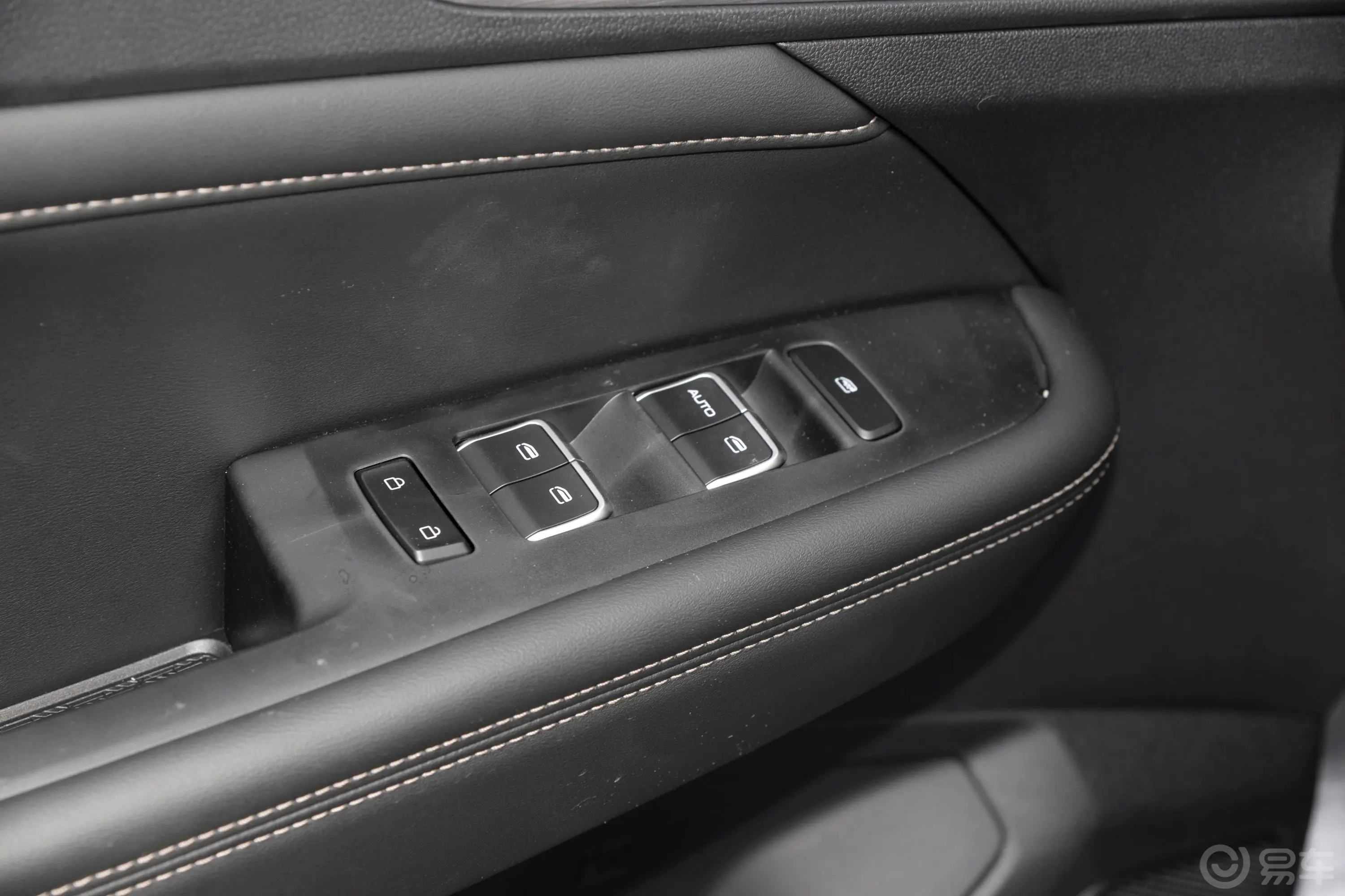 五菱佳辰1.5L 手动畅享舒适型车窗调节整体