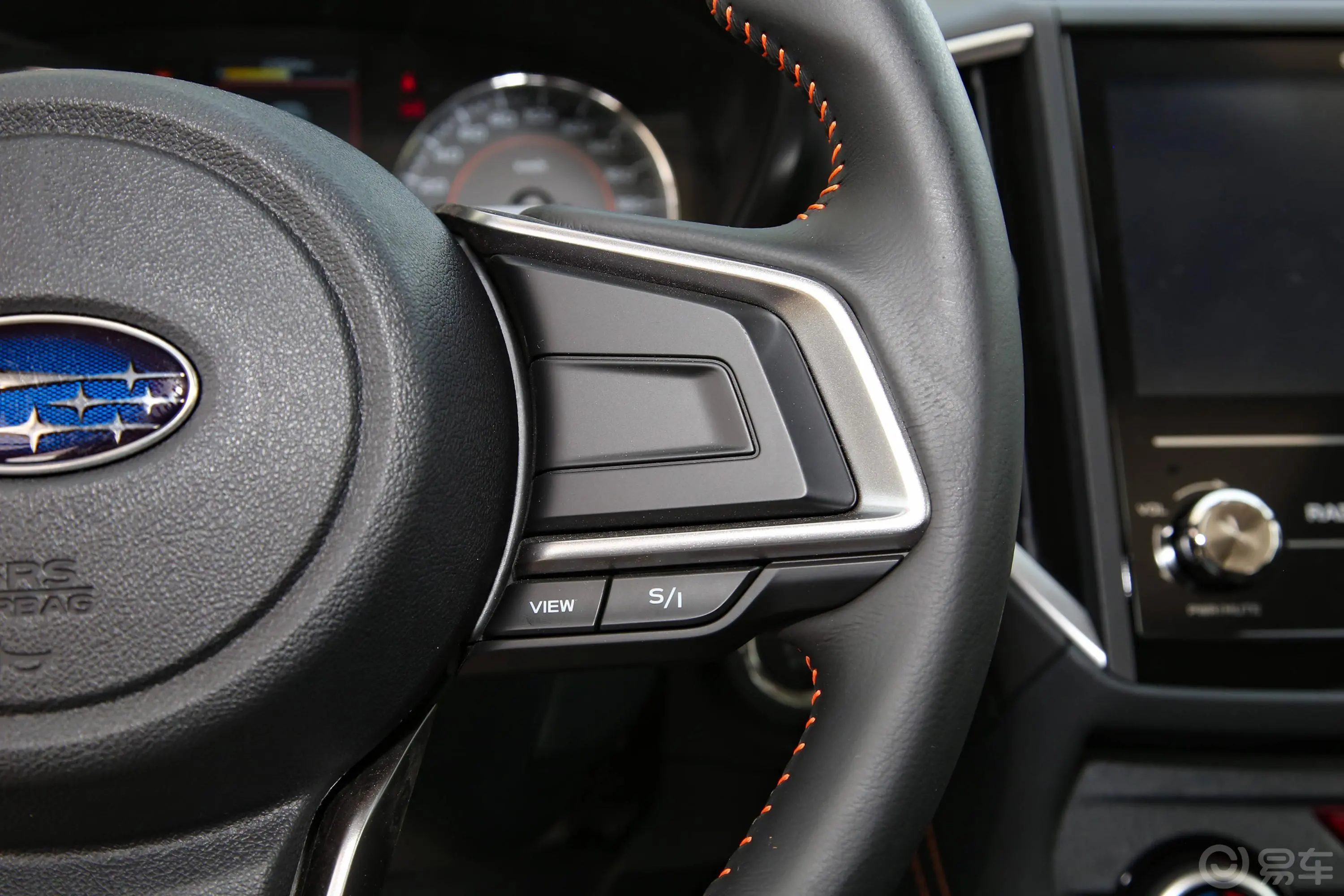 斯巴鲁XV2.0i AWD豪华版右侧方向盘功能按键