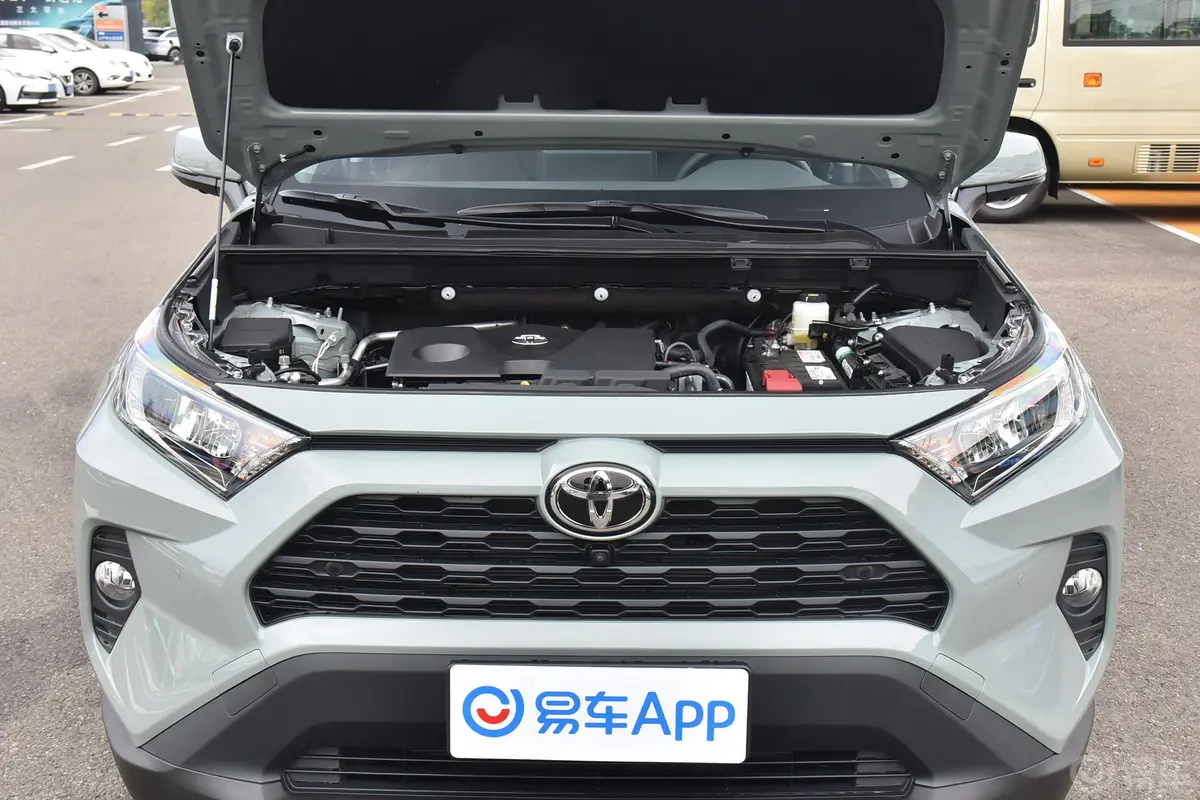 RAV4荣放2.0L CVT两驱风尚PLUS版发动机舱整体