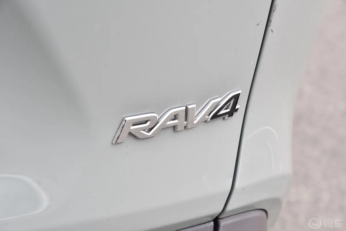 RAV4荣放2.0L CVT两驱风尚PLUS版外观细节
