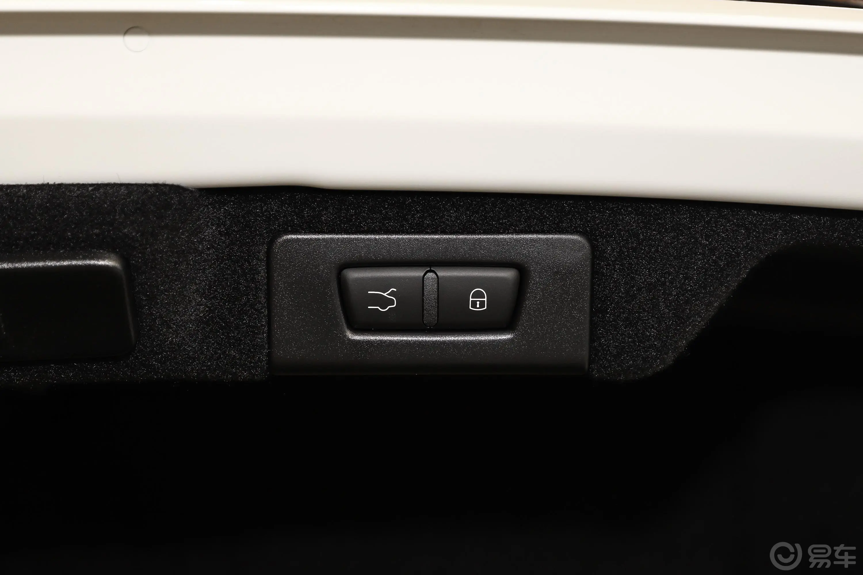 Quattroporte3.0T GT电动尾门按键（手动扶手）