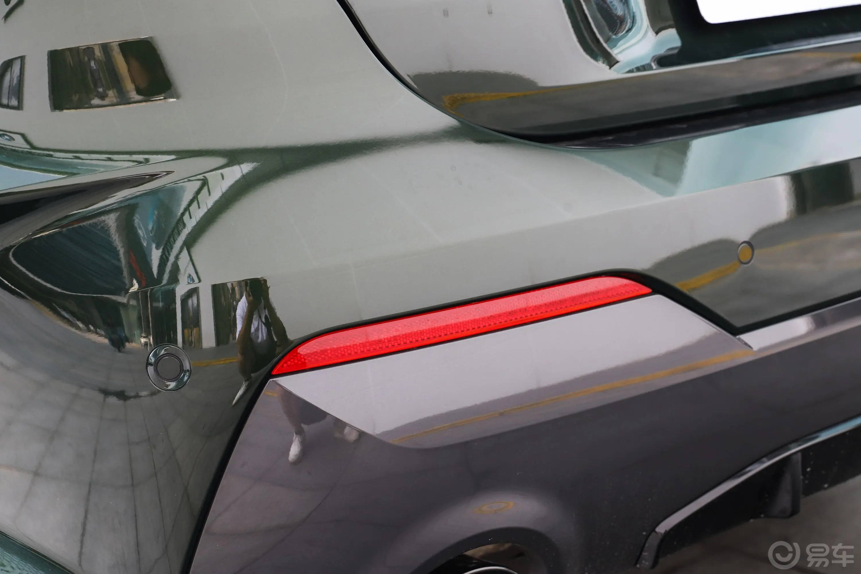 宝马4系改款 敞篷轿跑车 425i M运动曜夜套装外观细节